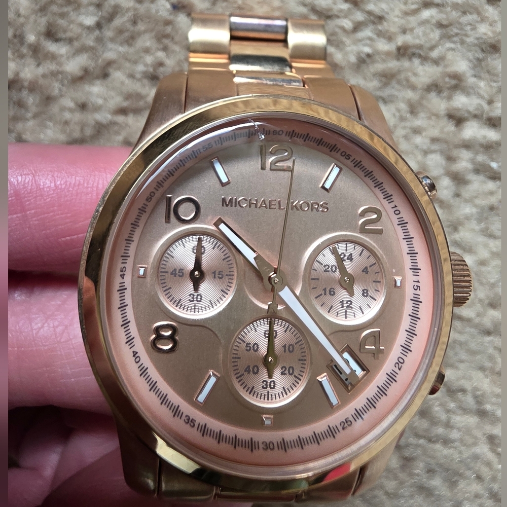 MICHAEL KORS ROSE GOLD WATCH - Picture 8 of 9